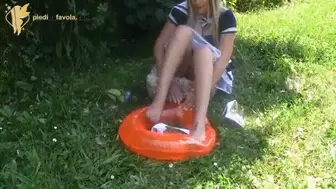 Nasty blonde Marlene playing with her feet outdoors (1080p)
