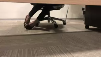 HOT SECRETARY, CANDID DIPPING SHOEPLAY WITH HER HIGH HEELS - MP4 Mobile Version