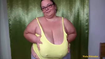 VT titty play in yellow shirt