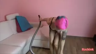 A sexy ass and the vacuum cleaner [KAMILA]'