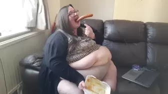 SSBBW EATS GIANT SAUSAGE IN TIGHT PANTIES
