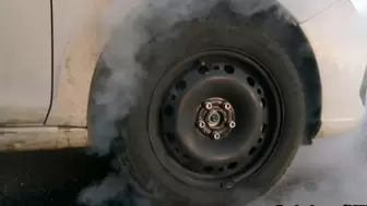 Crazy burnouts on dry asphalt_crushed tires_FullHD
