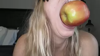Big teeth bites of the apple