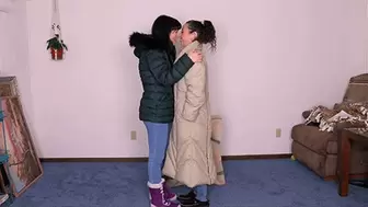 * 854x480p * Eskimo Kissing Booth - Mp4
