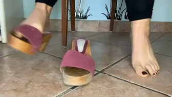 toe tapping with pink sandals