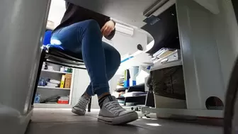 Happ Dangling in work under the desk
