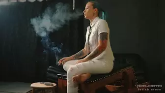 Smoker with dirty soles FHD MP4