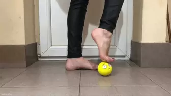 STOMPING YELLOW SOFT BALL LIKE IT'S YOUR LOSER FACE - MP4 Mobile Version