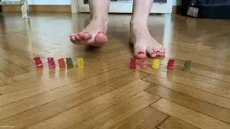 CHLOE AND THE GUMMY BEARS CRUSH - MP4 Mobile Version