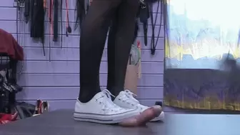 Low white converse and cockbox