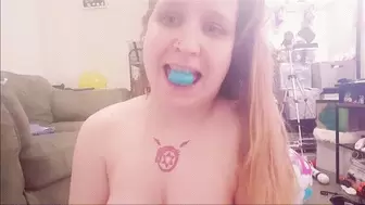 Blue Bubble Gum Snapping & Small Bubbles