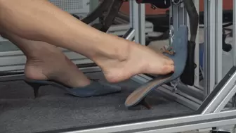 Ama Tries Out a Sixth Batch of Shoes for Driving in the Simulator (MP4 - 720p)