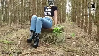 Chillin'in the woods - Jeans and Boots