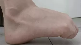 Toe curling clip with your natural nails (right view) MP4 HD 720p