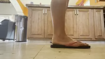 Housewife flip flop dirty feet cam
