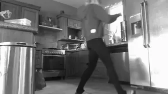 Hot Barefoot Housewife 45+ Minutes of B&W CAMS