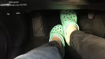 Watch me pedal pump in cute green crocks and funny socks! (Mp4)