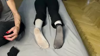 SWEATY AND VERY DIRTY WHITE OPAQUE NYLON COVERED FEET SURPRISE **CUSTOM CLIP** - MP4 Mobile Version