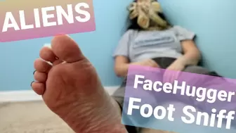 FaceHugger Foot Sniff