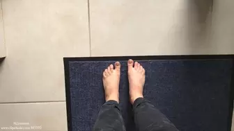 Barefoot Afternoon and stepping on stuff for you! (Mp4)