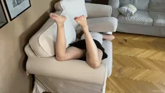 HEAD STUCK IN BETWEEN COUCH CUSHIONS **CUSTOM CLIP** - MP4 Mobile Version