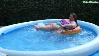 VT hot bikini fatty in the pool