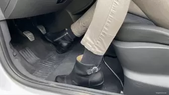PEDAL PUMPING AND DRIVING A MANUAL CAR IN ANKLE BOOTS **CUSTOM CLIP** - MP4 Mobile Version