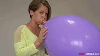 Looner Heaven - Sasha blowing giant violet balloon (FullHD)