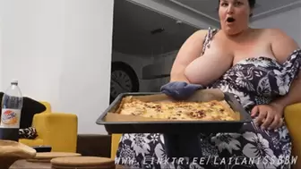Stuff myself with a whole baking tray of Pizza (MP4)