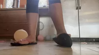 22 mins of my dirty feet with balloons and flip flops