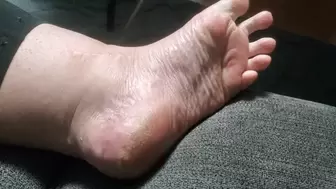 Waves of wrinkles on soles