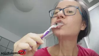 Brushing My Teeth - Drooling and Spitting - Mouth fetish - HD MP4