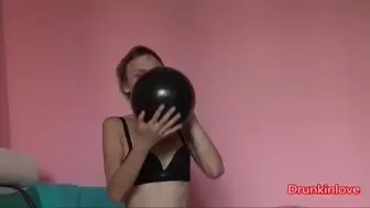Balloons under my ass [ELLIS],