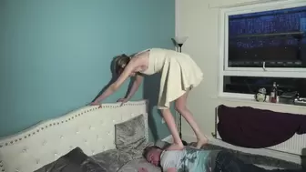 Chinese Back Massage Trample On The Bed
