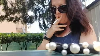 Hot smoking in a public garden avi