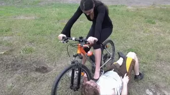 ASSHOLE CYCLIST - MUDDY BALLET FLATS AND FEET DOMINATION CLIPS (720p)