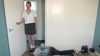 Head Trampling Schoolgirl (4K)