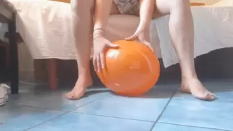 SCRATCHING THE ORANGE BALLOON AND MAKING IT POP