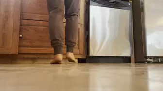 Chill dirty feet floor cam