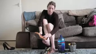 Chelsea Changing Shoes (4K)