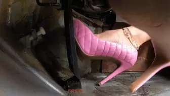 Porsche Cranking in Pink Pumps & Barefoot