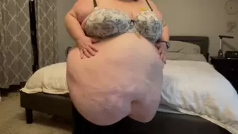 CeliaBBW Belly Play Up Close and Personal - MP4