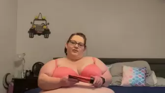 Celia BBW Seduces the Naughty Girl with Her Belly Rubs and Butt Shaking - MP4