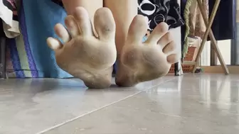 Worship these dirty feet NOW