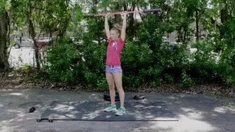 Dirty Sweaty Outdoor Workout – barbell curls, squats and abs 