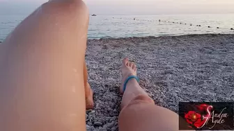 Sandra Jayde 28-08-19 My thighs and foot fetish on the beach (1080p)