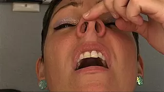 Close-Up Snotty Sneezing Session With Vanessa Rain (SD 720p WMV)