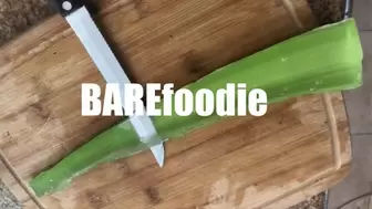 Barefoot Babe Tries Out a New Recipe