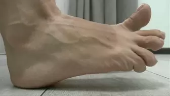 Curl your toes hard, and you make them crack loud (part 3) MP4 FULL HD 1080p