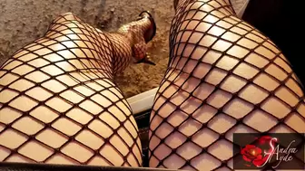 Sandra Jayde 29-07-21 Oiled muscular thighs in fishnet legshow (1080p)